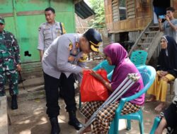 Indahnya Berbagi,Polres Bima Kota Bagikan Paket Sembako pada Warga Kurang Mampu di Langgudu