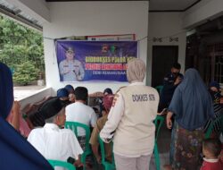 Kasi Dokkes Dampingi Biddokes Polda NTB Berikan Pelayanan Kesehatan Gratis Bagi Warga Terdampak Banjir