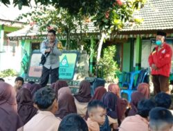 Polisi Sahabat Anak, Bhabinkamtibmas Lenek Baru  Beri Edukasi kepada Anak – Anak Sejak Dini