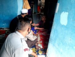 Kegiatan Polsek Labuapi Peduli, Bagikan Paket Sembako Sasar Lansia di Desa Bengkel
