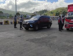 Polsek Kawasan Pelabuhan Lembar Lakukan Pengamanan Bongkaran KMP. Marina Primera