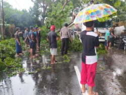 Dampak Hujan Deras dan Angin Kencang di Kediri Hingga Rusak Rumah Warga, Polisi Turunkan Personelnya