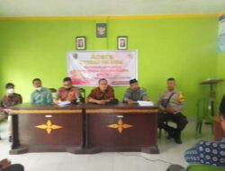 Bhabinkamtibmas Monitoring Kegiatan Musyawarah Pembentukan Panitia Pemilihan Kepala Desa (Pilkades) Lenek Baru Tahun 2023.