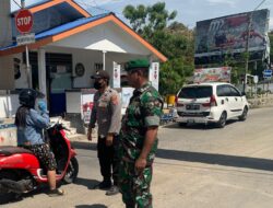 Pantau Posko PPKM dan Gerai Vaksin Personil Polsek Kawasan Pelabuhan Poto Tano Lakukan Ini
