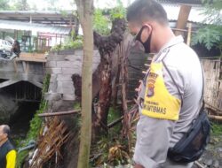 Bhabinkamtibmas polsek Labuhan Haji Monitoring Terjadinya Tanah Longsor Di Kelurahan Tanjung