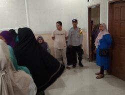 Bhabinkamtibmas Desa Pringgabaya Memonitoring Pembagian Bansos