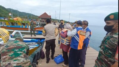 Dukung geliat pariwisata di Kecamatan Sekotong, personel TNI-Polri Bersama instansi terkait lainnya bersinergi melaksanakan patroli bersama