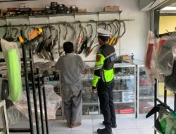Jelang Nataru 2023 Satlantas Polres Sumbawa Barat Berikan Binluh Pada Bengkel dan Penjual Knalpot Racing