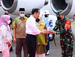 Kapolda NTB di Dampingi Kapolres Bima Menyambut Kedatangan Presiden Joko Widodo di Bandara SMS Bima