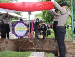 Kapolres Loteng Jadi Irup Upacara Pemakaman Secara Dinas Almarhum Bripka Suwardi