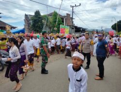 Jamin Rasa Aman Polsek Lunyuk Lakukan Pengamanan Persembahyangan Galungan