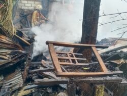 Akibat Kompor Meledak Satu Bangunan Rumah Di Dusun Kapek Atas Terbakar