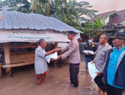 Pejuang Tangguh Polres Lotim Turun Langsung dan Beri Bantuan Korban Banjir