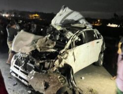 Melaju Dengan Kecepatan Tinggi Mobil Penumpang mengalami kecelakaan dan Mengakibatkan Dua Penumpang Meninggal Ditempat