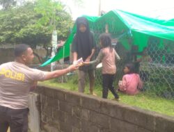 Respon Cepat,Polsek Tambora Bantu Warga Terdampak Banjir di Desa Labuan Kananga