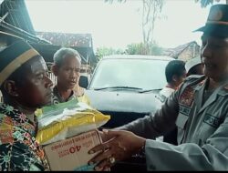 Mewakili Kapolres Bima Kapolsek Suromamdi Kunjungi dan Salurkan Bantuan Bagi Para Korban Kebakaran
