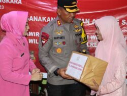 Sambut Hari Bhayangkara Ke-77, Kapolres Bima Bersama Ketua Bhayangkari Cabang Bima Sambangi Purnawirawan Polri