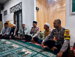 Kapolsek Pringgabaya dan Anggota Bersama Warga Makmurkan Masjid Dengan Shalat Magrib Berjamaah
