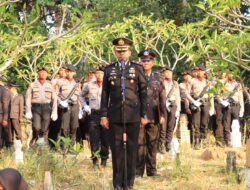 Beri Penghormatan Terakhir, Polres Loteng Gelar Upacara Pemakaman Bripka Ginawan.