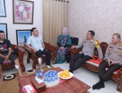 Besuk Personil Korban Peristiwa Taliwang, Kapolda NTB : Menjadikan Semangat Kerja Buat Saya.