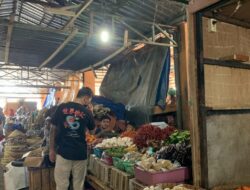 Awal Tahun, Anggota Polres Sumbawa Barat Pantau Harga Pangan Dan Bapok Di Pasar Tana Mira