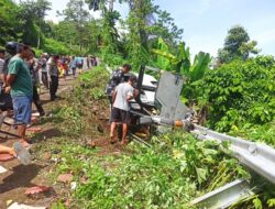 Dengan Sigap Anggota Polsek Sembalun Evakuasi Kecelakaan Tunggal di Bilo Petung
