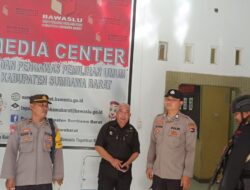 Kasi Humas Polres Sumbawa Barat Pimpin Patroli OMB di KPUD dan Bawaslu KSB