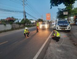 Diduga Bersenggolan, Penumpang Sepeda Motor Tewas Ditempat, Polisi Olah TKP