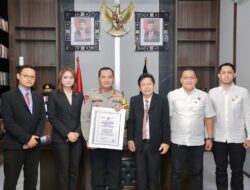 Atas Prestasinya, Kapolda NTB dan Direktur Reskrimsus Terima Penghargaan dari Lemkapi