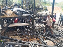 Gerak Cepat Polsek Rasanae Timur Bantu Padamkan Kebakaran Rumah Warga