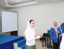 Jadi Pemateri di PKKMB Universitas Gunung Rinjani, Rannya Harap Mahasiswa Fokus Upgrade Diri