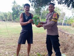 Bhabinkamtibmas Desa Sermong Beri Bibit Ternak dan Tanaman Ajak Warga Binaannya Berwirausaha