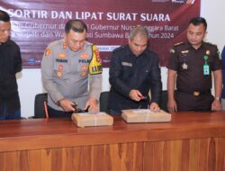 Kapolres Sumbawa Barat Hadiri Pembukaan Surat Suara Bersama KPU di Gudang A Logistik KPU Sumbawa Barat