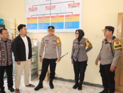 Kapolres Loteng Cek Distribusi Logistik Pilkada di Desa/Kelurahan Jelang Tahap Pungut Suara.