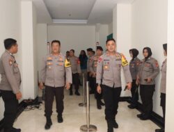 Polres Loteng Libatkan Ratusan Personel Amankan Pleno Tingkat Kabupaten Pilkada Serentak 2024.