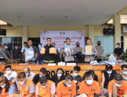 Polres Loteng Amankan 25 Orang Saat Penindakan Kampung Rawan Narkoba di Praya Timur.