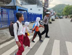Pastikan Keselamatan Murid Sekolah, Sat Lantas Polres Bima Kota Gatur Lalin Pagi
