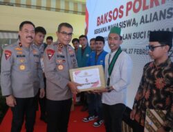 Bakti Sosial Polda NTB Bersama Mahasiswa, Ribuan Paket Sembako Dibagikan Jelang Ramadhan