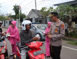 Momen Ramadhan 1446 H, Kapolres Bima Kota Bersama PJU dan Jajaran Bagikan Takjil Gratis