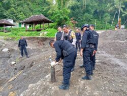 ‎Polres Loteng Bersama Tim Gegana Brimob Evakuasi Diduga Peluru Meriam di BKU.