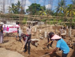 Bhakti Religi HUT Bhayangkara ke-79, Polsek Kayangan Bantu Pembangunan Masjid di Desa Sesait