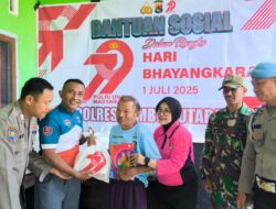 Lewat Baksos dan Bansos Ketua Cabang Bhayangkari Lombok Utara Sapa Warga Desa Anyar