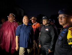 Dansat Brimob Polda NTB Terjun Langsung Bantu Proses Evakuasi Korban Banjir di Perumahan Riverside