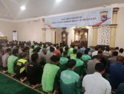 Kebersamaan di Polda NTB, Ratusan Personel dan Ojol Shalat Ghaib untuk Kurniawan Arfan