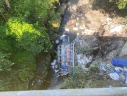 ‎Sat Lantas Polres Loteng Olah TKP Laka Lantas Out Of Control di Pringgarata.