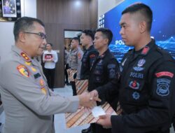 Kapolda NTB Beri Penghargaan untuk Anggota Berprestasi dan Korban Saat Unjuk Rasa