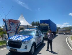 Logistik MotoGp Mandalika 2025 Tiba Di Sirkuit Dengan Pengawalan ketat Polisi