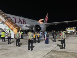 ‎Polres Loteng Kawal Kedatangan Logistik MotoGP di Bizam. ‎