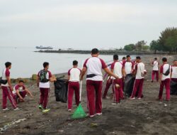Ditpolairud Polda NTB Gelar Aksi Bersih Pantai di Loang Baloq