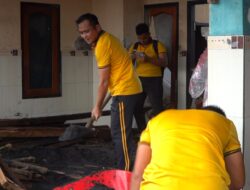 Dirpolairud Polda NTB Terjun Langsung Bantu Warga Nelayan Terdampak Ombak Besar di Ampenan